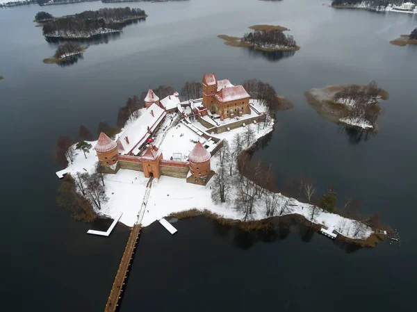 Trakai, Lituania: vista aerea dall'alto, posizione pianeggiante del castello dell'isola — Foto Stock