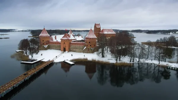 Trakai, Litvanya: Hava üstten görünüm, düz ada kale yatıyordu. — Stok fotoğraf