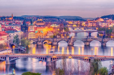 Prague, Çek Cumhuriyeti: Vltava Nehri geçen romantik köprüler