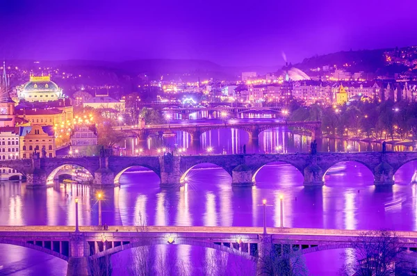 Прага, Чехия: романтические мосты через реку Влтаву — стоковое фото