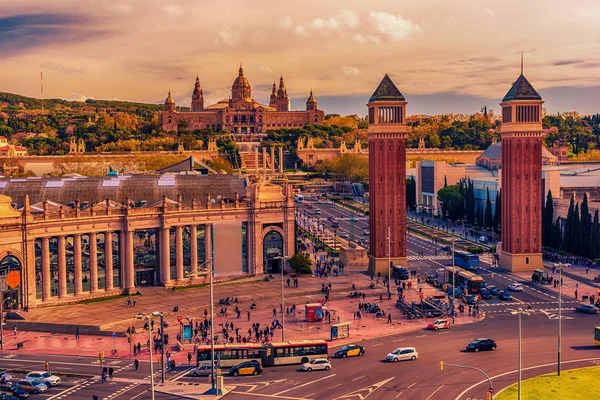 Letecký pohled shora z Barcelona, Katalánsko, Španělsko. Palau národní, národní palác, národní muzeum umění v Katalánsku — Stock fotografie