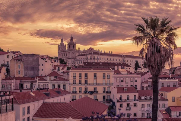 Lisboa, Portugal: vista aérea del casco antiguo, Alfama — Foto de Stock