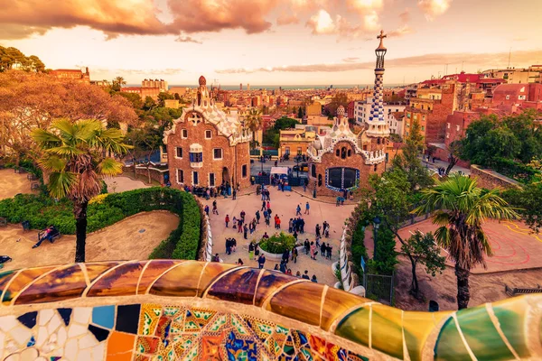 Barcelona, Katalonien, Spanien: der park guell von antoni gaudi — Stockfoto