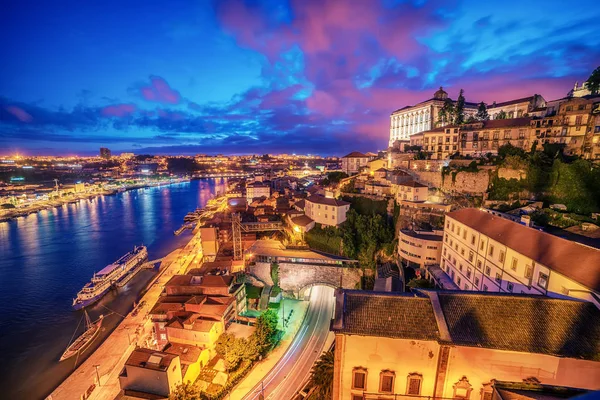 Oporto, Portugal: vista aérea del casco antiguo y del río Duero — Foto de Stock