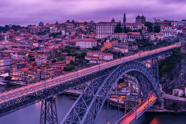 Porto, Portugal: el Puente Dom Luis I y el casco antiguo — Foto de Stock