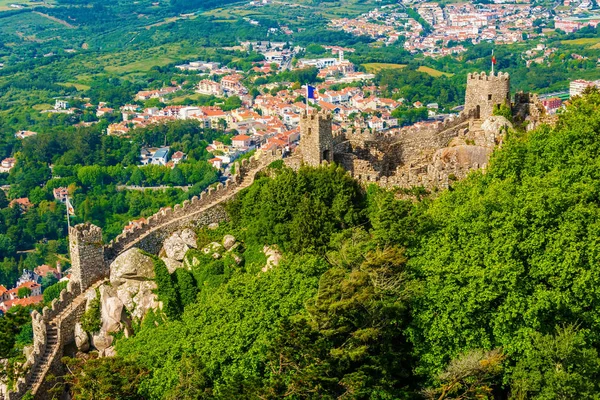 Синтра, Португалия: Замок мавров, Каштелу-душ-Фалуш — стоковое фото