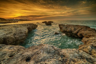Algarve, Portekiz: Albufeira sahil kayalarda