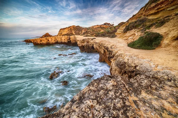 Algarve, Portekiz: Albufeira sahil kayalarda — Stok fotoğraf