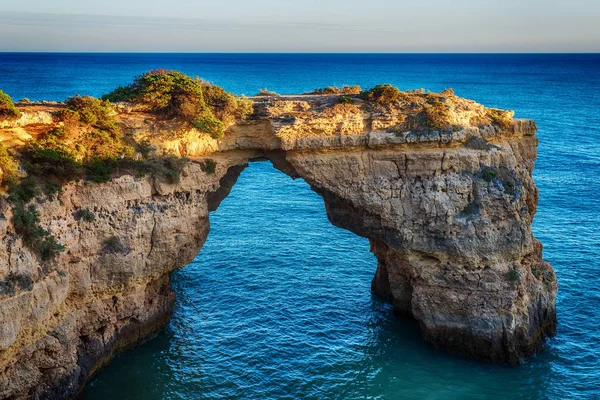 Portogallo: belle rocce sulla costa dell'Algarve — Foto Stock