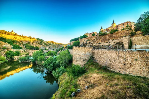 Luchtfoto bovenaanzicht van Toledo, historische hoofdstad stad van Spanje — Stockfoto