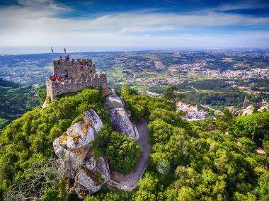 Sintra, Portekiz: Hava üstten görünüm Moors, Castelo dos Mouros, Lizbon yanında bulunan kale