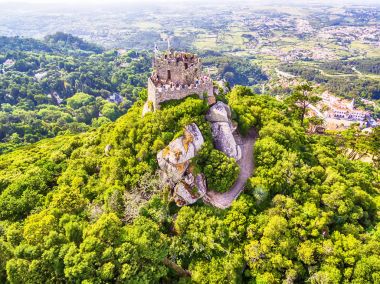 Sintra, Portekiz: Hava üstten görünüm Moors, Castelo dos Mouros, Lizbon yanında bulunan kale