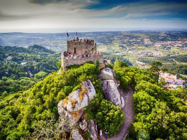 Sintra, Portekiz: Hava üstten görünüm Moors, Castelo dos Mouros, Lizbon yanında bulunan kale