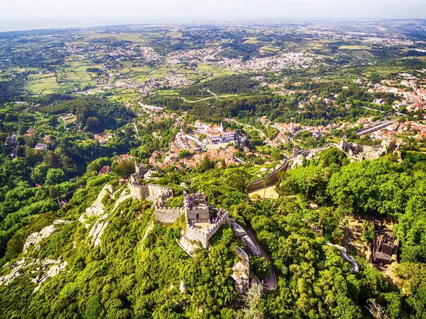 Sintra, Portugal: aerial top view of the Castle of the Moors, Castelo dos Mouros, located next to Lisbon — Stock Photo, Image
