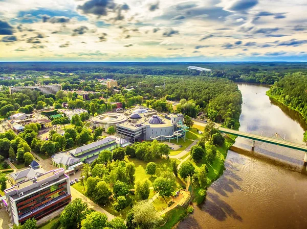 Litva, pobaltské státy: Uav pohled Druskininkai, lázeňské město na řece Nemunas — Stock fotografie