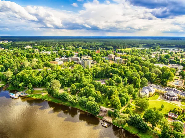 Lituania, Estados bálticos: vista aérea de Druskininkai, una ciudad balneario en el río Nemunas — Foto de Stock