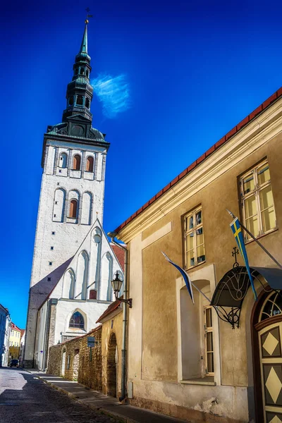 Tallinn, Estonia: the old town. St. Ofafs church — Stock Photo, Image