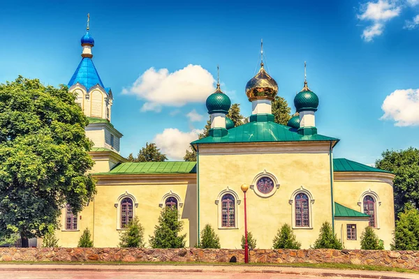 Bielorussia: Chiesa ortodossa della Trinità a Mir — Foto Stock