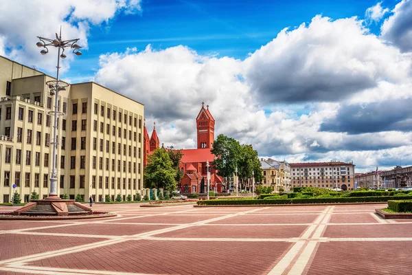 Minsk, Wit-Rusland: het Onafhankelijkheidsplein — Stockfoto