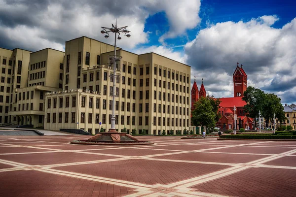 Minsk, Bělorusko: náměstí nezávislosti — Stock fotografie