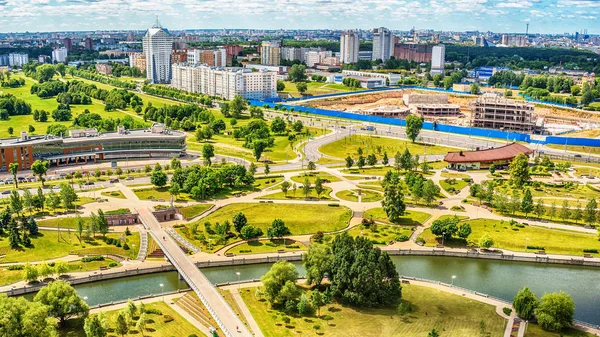 Minsk, Beyaz Rusya: şehir yeni bölümü çok saklı evlerde — Stok fotoğraf