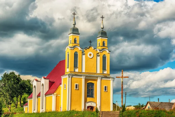 Bielorussia: Chiesa cattolica a Kreva, Krewo, Krevo — Foto Stock