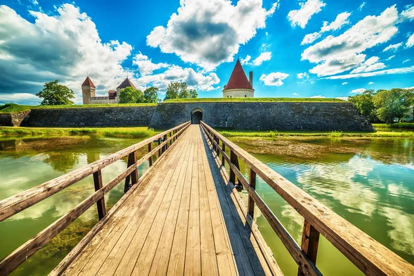 Saarema Island, Estónia: Castelo Episcopal de Kuressaare — Fotografia de Stock