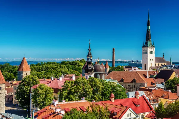 Tallinn, Estonia: lotu ptaka widok z góry starego miasta — Zdjęcie stockowe