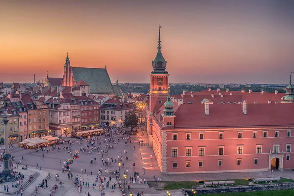 Varšava, Polsko: Zámecké náměstí a královského hradu, Zamek Krolewski w Warszawie — Stock fotografie
