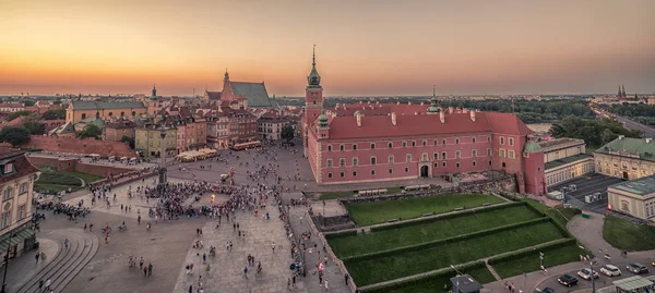 Warschau, Polen: Burgplatz und Königsschloss, zamek krolewski w warszawie — Stockfoto