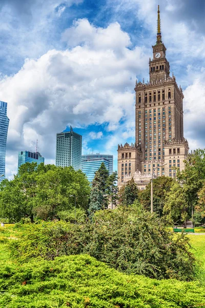 Varsóvia, Polónia: Palácio da Cultura e Ciência, Palácio Polaco Kultury i Nauki — Fotografia de Stock