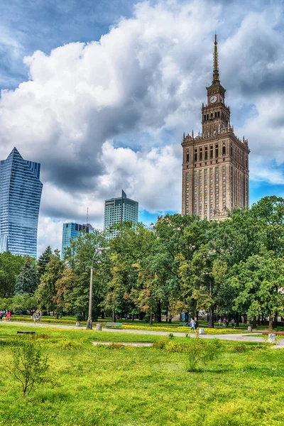 Varsóvia, Polónia: Palácio da Cultura e Ciência, Palácio Polaco Kultury i Nauki — Fotografia de Stock