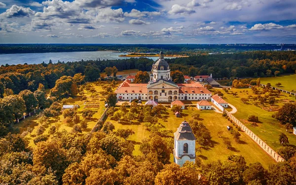 Kaunas, Lituania: Monasterio e Iglesia de Pazaislis — Foto de Stock