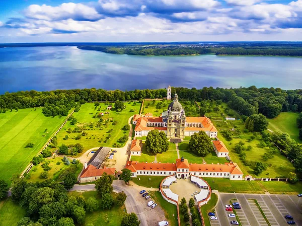 Kaunas, Lituânia: Mosteiro e Igreja de Pazaislis — Fotografia de Stock