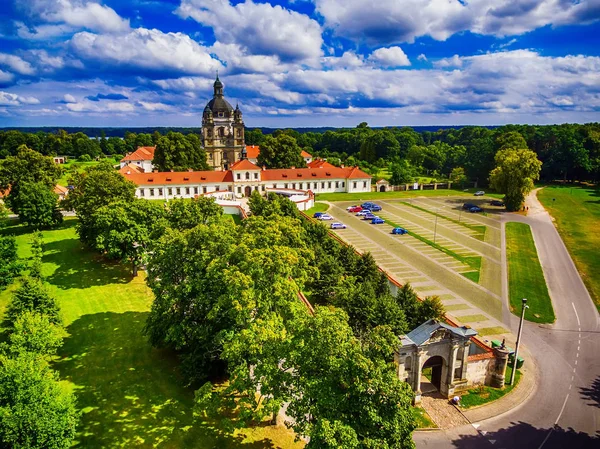 Kaunas, Lituânia: Mosteiro e Igreja de Pazaislis — Fotografia de Stock