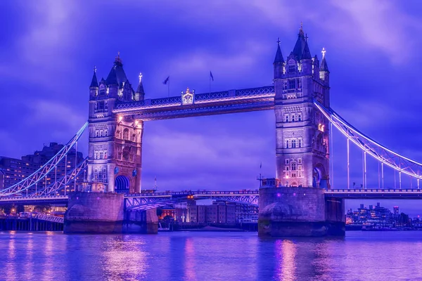 Londres, Royaume-Uni : Tower Bridge sur la Tamise — Photo