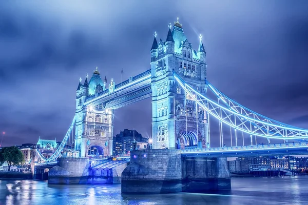 Londres, Royaume-Uni : Tower Bridge sur la Tamise — Photo