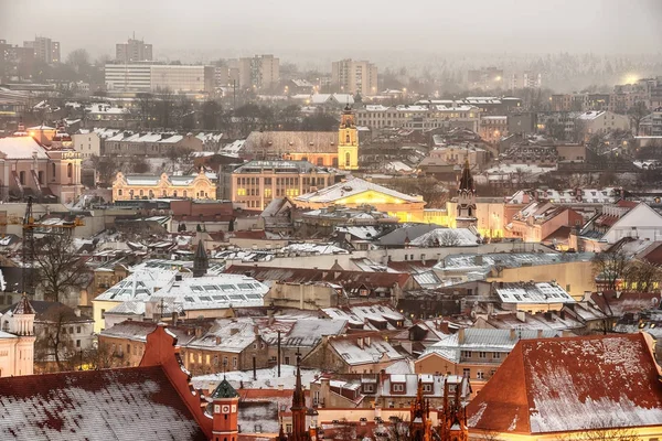 Vilna, Lituania: vista aérea del casco antiguo en invierno — Foto de Stock