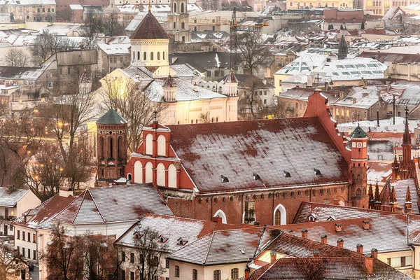 Вильнюс, Литва: вид с воздуха на старый город зимой — стоковое фото