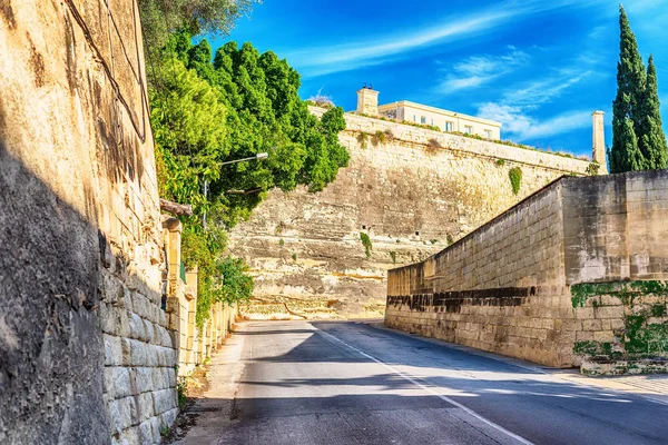 Valletta, Malta: defensive city walls