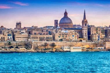 Valletta, Malta: Gün batımında Marsans Limanı 'ndan Skyline