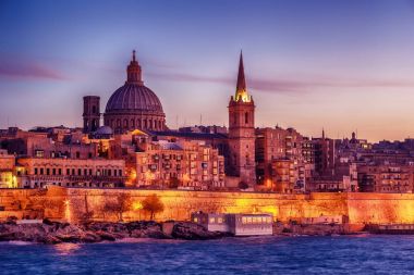 Valletta, Malta: Gün batımında Marsans Limanı 'ndan Skyline