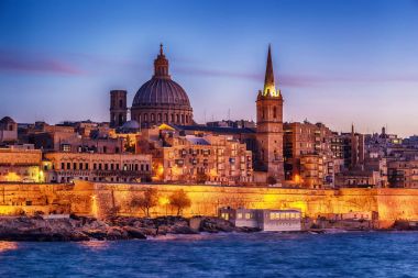 Valletta, Malta: Gün batımında Marsans Limanı 'ndan Skyline