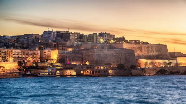 Malta: muralhas da cidade de Valletta e Marsans Harbour — Fotografia de Stock