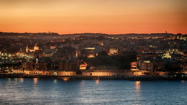 Мальта: Іл Гзіра і Marsans гавань — стокове фото