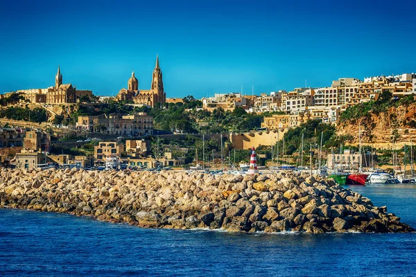 Malta: Mgarr, una ciudad portuaria en la isla de Gozo — Foto de Stock