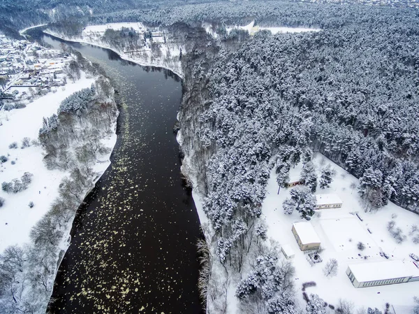 Vilnius, Lithuania: aerial top view of Neris river and Vingis park in winter — Stock Photo, Image