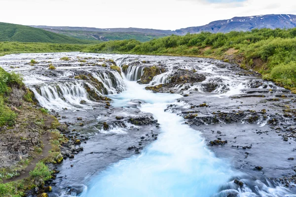 Bruarfoss vodopád s tyrkysovou vodou, Jižní Island — Stock fotografie
