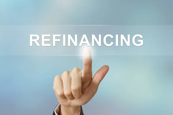 Negócio mão clicando botão de refinanciamento no fundo borrado — Fotografia de Stock