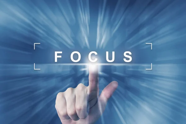 Hand op focus knop te klikken — Stockfoto